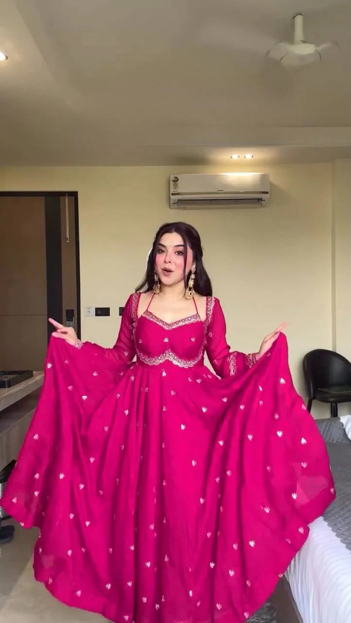 LadyVastara Royal Look Anarkali Set with Heavy Flair & Lace Dupatta