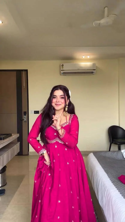 LadyVastara Royal Look Anarkali Set with Heavy Flair & Lace Dupatta