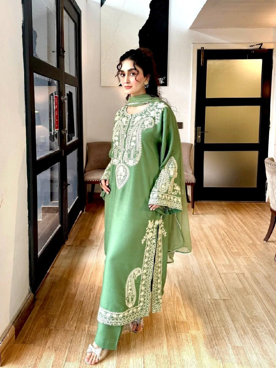 Ladyvastara Modern Ethnic Wear Organza Suit Set for Women