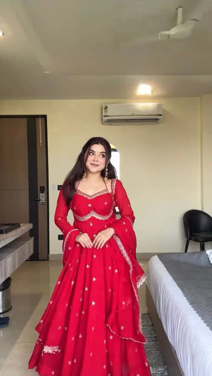 LadyVastara Royal Look Anarkali Set with Heavy Flair & Lace Dupatta