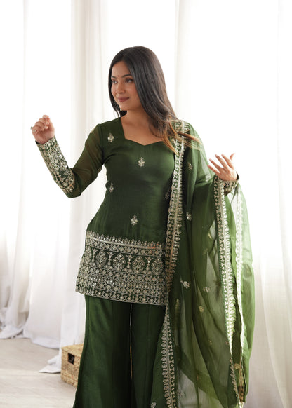 LadyVastara Elegant Crunchy Silk Kurta Set With Bell Bottom & Embroidery Dupatta