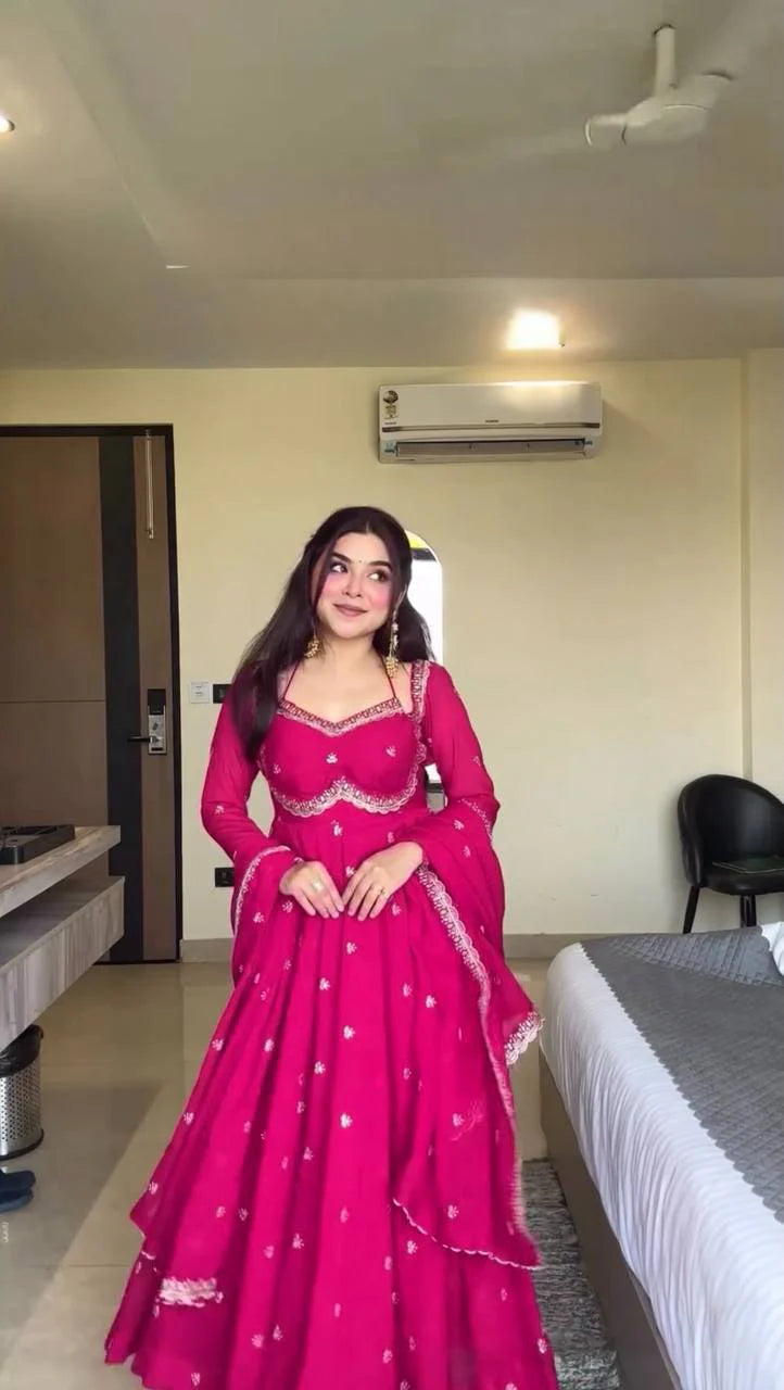LadyVastara Royal Look Anarkali Set with Heavy Flair & Lace Dupatta