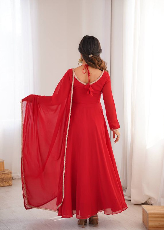 LadyVastara Premium Designer Fox Georgette Long Gown with Rich Flare & Lace Dupatta